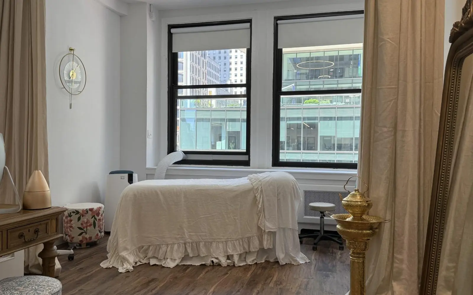 The treatment room in Suite 707