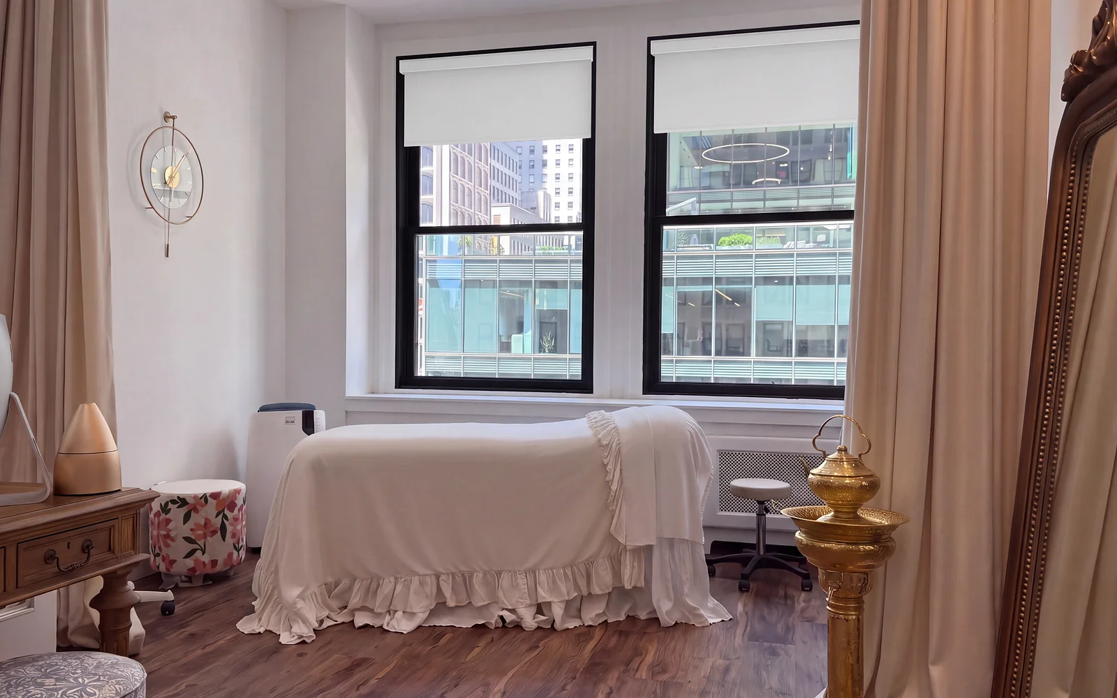 The treatment room in Suite 707